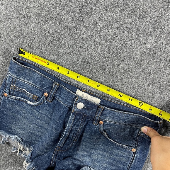 We The Free Distressed Frayed Hem Dark Wash Blue Cutoff Jean Short Size 24 #1244 - Picture 6 of 8